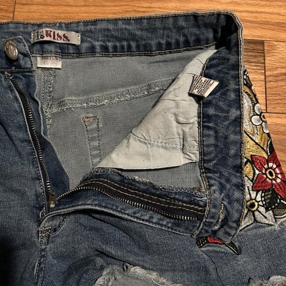 5 for $20 📢 1st Kiss Embroidered Tiger Distressed Jeans Denim Shorts High Rise - Picture 4 of 7